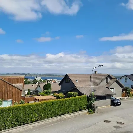 Comfortable House With Balcony&terrace And View 펜션 *