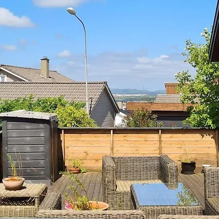 펜션 Comfortable House With Balcony&terrace And View