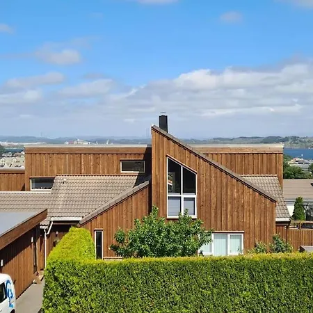 Comfortable House With Balcony&terrace And View Kopervik