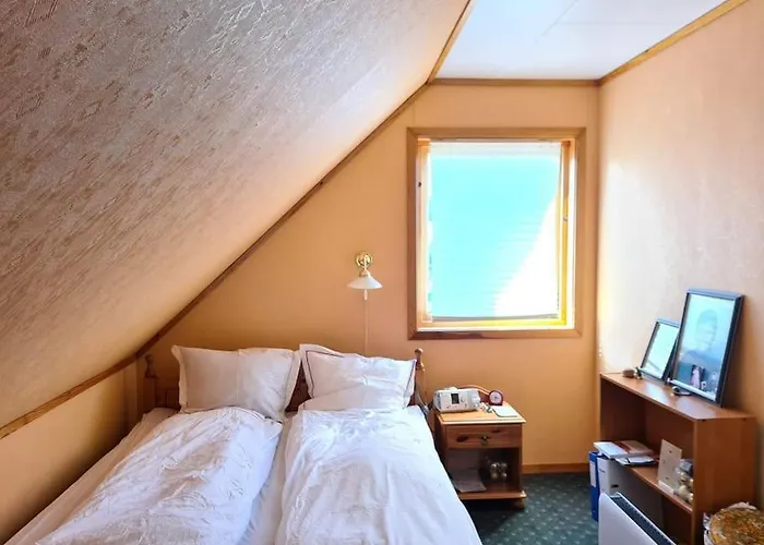 Comfortable House With Balcony&terrace And View 펜션 Kopervik