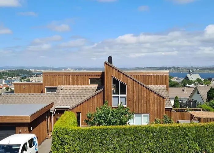 Comfortable House With Balcony&terrace And View Kopervik